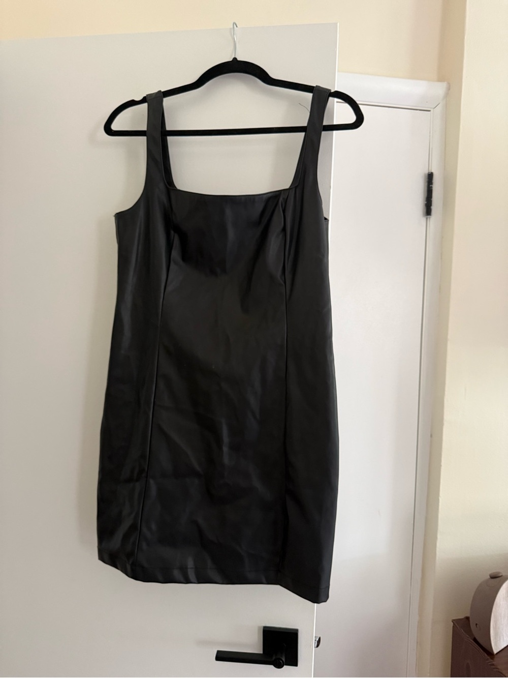 Francesca's Collections Black Sleeveless Square-Neck Mini Dress